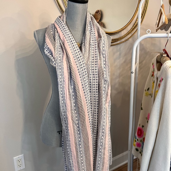 Silky (poly) scarf BNWT - Picture 6 of 6